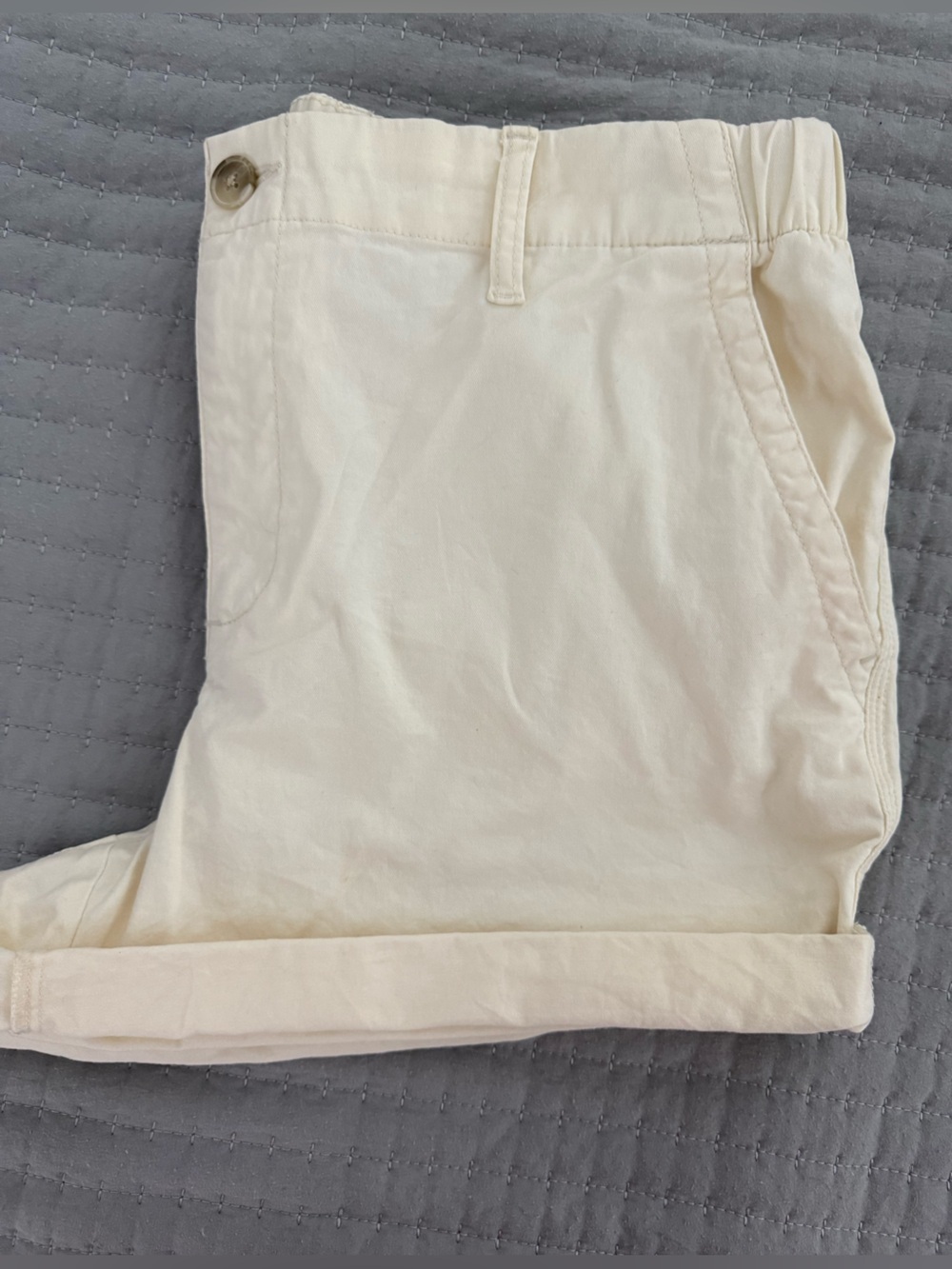 Old Navy Cream Women's Shorts